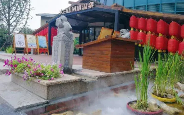 The Taibai Mountain Phoenix Spr Hotel