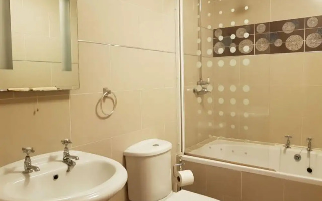 Ethan House Holiday Suites