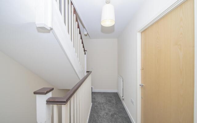 SLEEP 8  Morden 4bed TOWNHOUSE NEXT TO BRIGHTON STATION