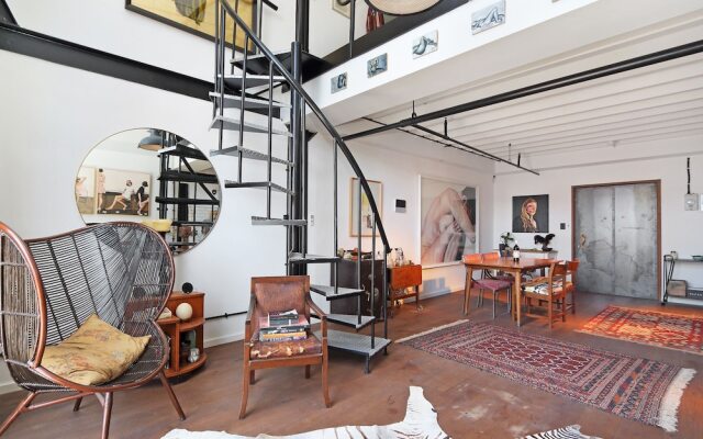 Wolroy House 506 by AirAgents