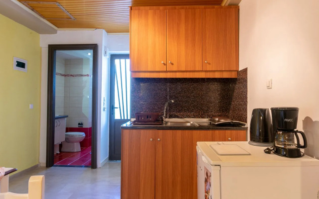 Akis Villa Studios & Apartments with Pool