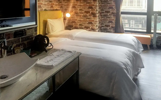 CHECK inn Taichung Ziyou