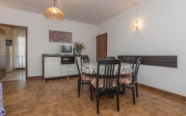 Nice Home in Privlaka With Wifi and 6 Bedrooms