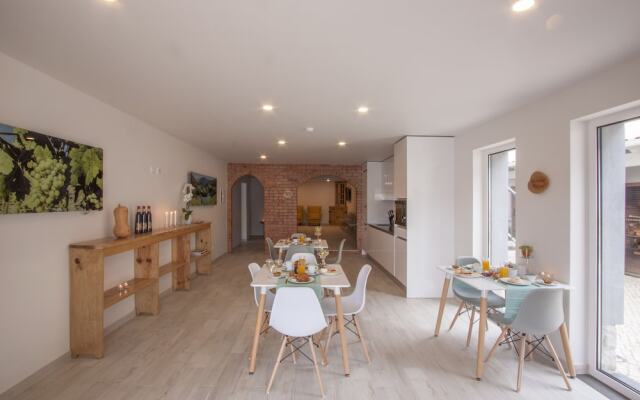 Hillside House Suites & Spa