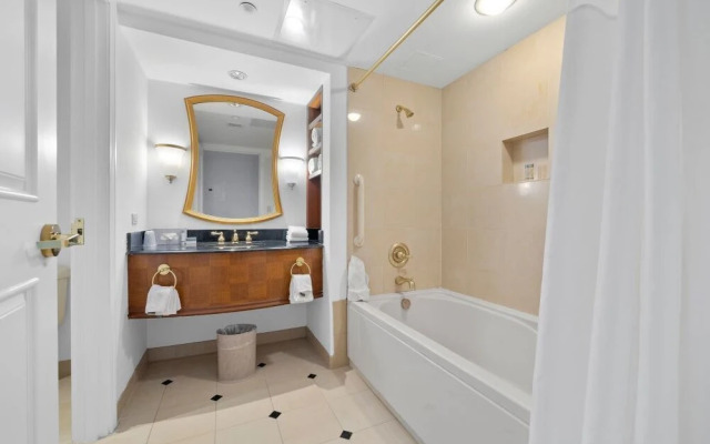 Cozysuites Showboat 1br/2ba Oceanfront Villa