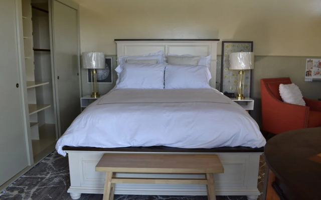 353 Pomeroy Studio Apts by Redawning