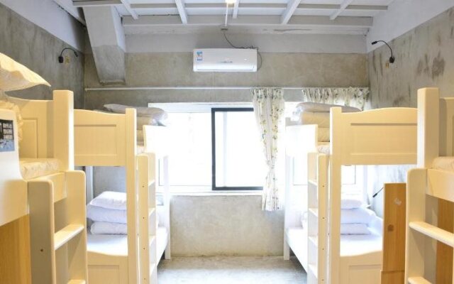 Dandong Bless House International Youth Hostel