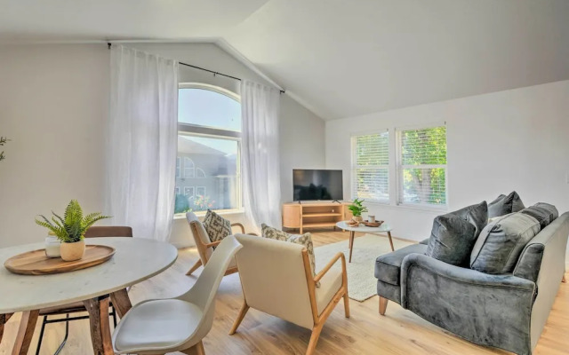 Close to Parks & Brews: Sunny Grants Pass Apt!