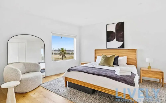 Beach Street Luxury 3 Bed With Beach Bay Views