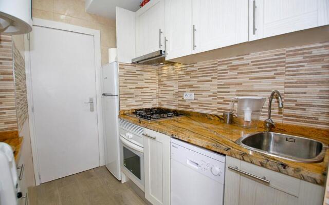 Turina Apartment -AC near beach