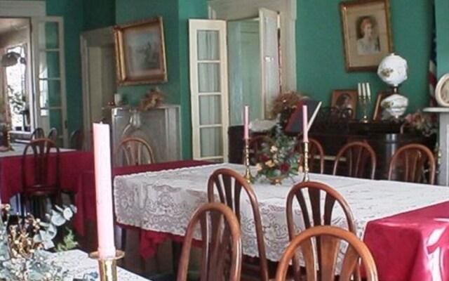 Russell-Cooper House