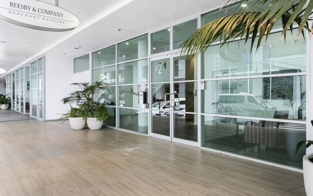 Light and spacious w incredible harbour views