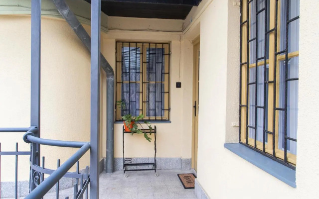 BpR W21 Retro Home with balcony