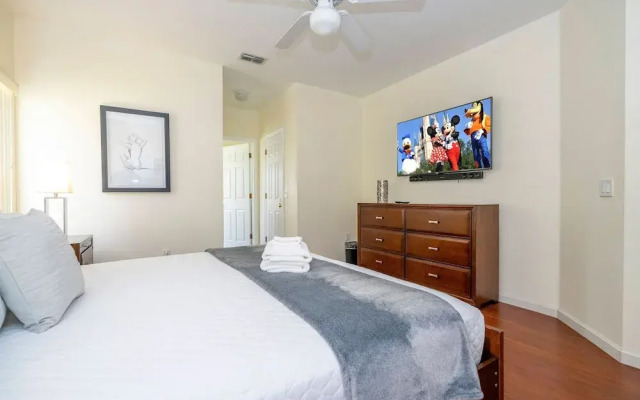 Amazing 6 Bedrooms With Pool