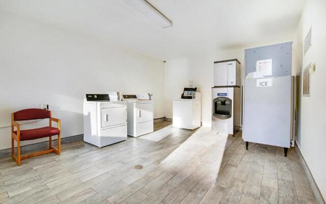 Super 8 by Wyndham Dunnigan