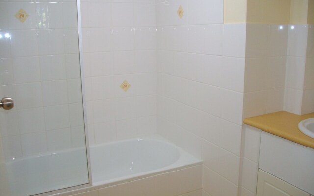 Sunset Towers,  Unit 9/25 Donald Street