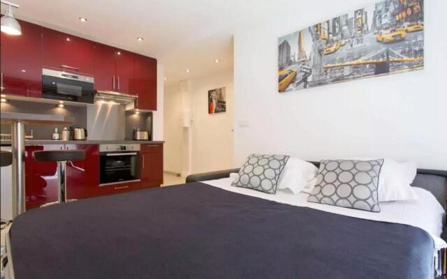 Close Palais - Calm - Brand New