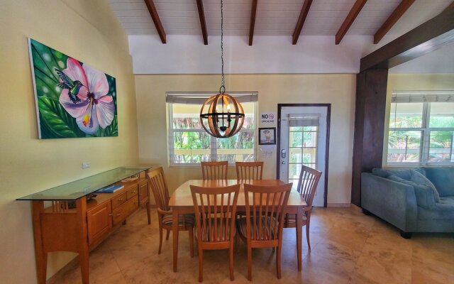 Lucky Duck Villa - Private Beach Escape