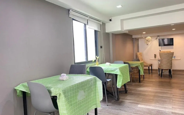 Baan Kun Mhor Hostel