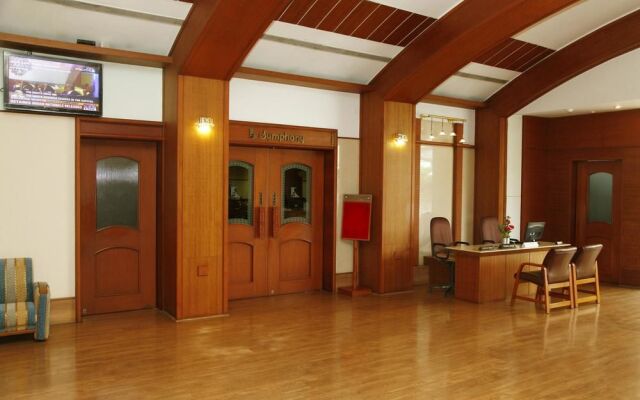 OYO Premium Gandhipuram Avinashi Road