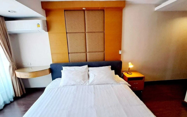 5C - 2 Bedroom Downtown Apartment With Shared Pool