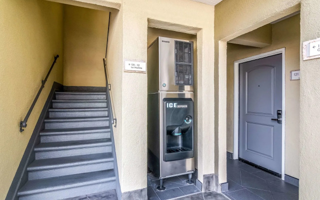 Inn at 50 at Long Beach Convention Center