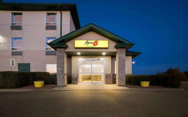 Super 8 by Wyndham Prince Albert