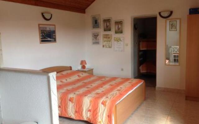 Holiday Home ZLATNI RAT (3543)