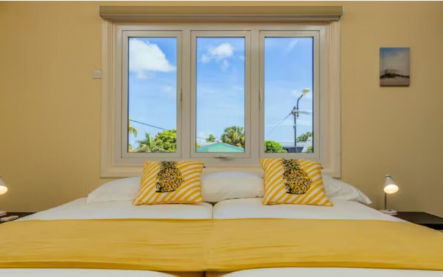 NEW 6br6 5BA Villa 200m to Beach w Privatepool