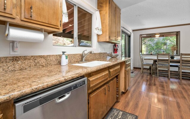 107 - Lakeview Cozy Retreat