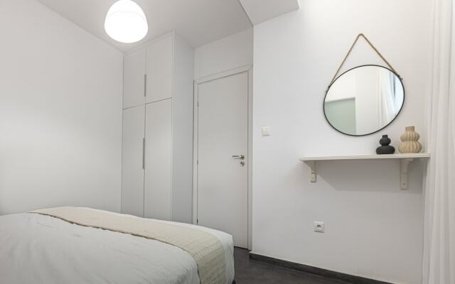 Phaedrus Living City Flat Loukianou