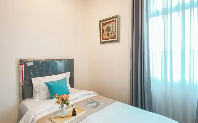 Spacious And Modern Look 3Br Bellezza Apartment
