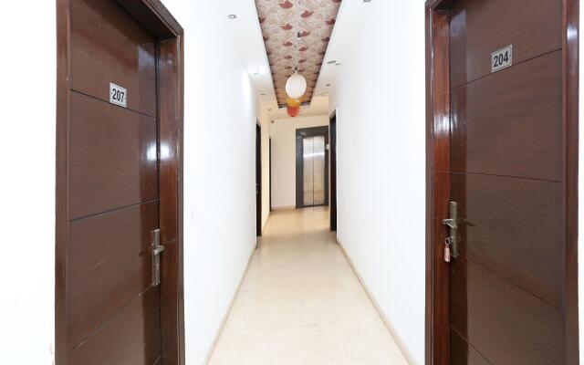 OYO 11656 Singh Suites