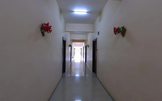 OYO Flagship 75052 Kuku Residency