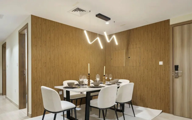 2BR w Canal & Burj View Near Dubai Mall