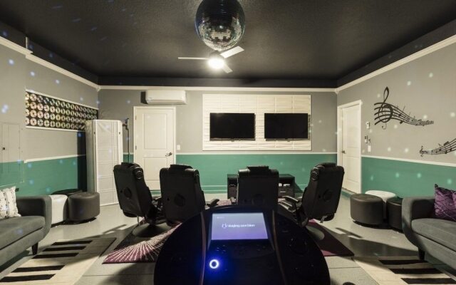 Champions Gate-9048sltstdjil 8 Bedroom Home