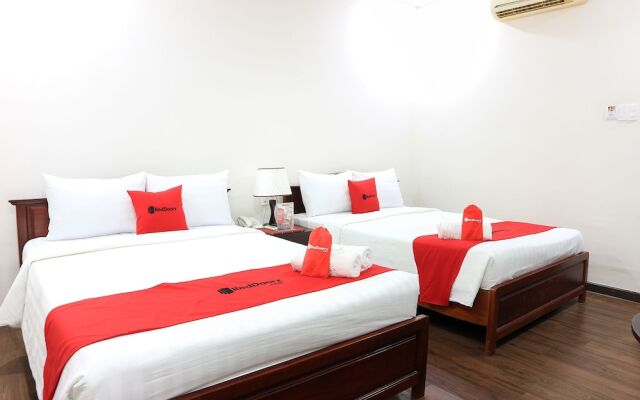 RedDoorz Premium near Bai Sau