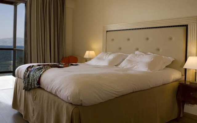 Valis Resort