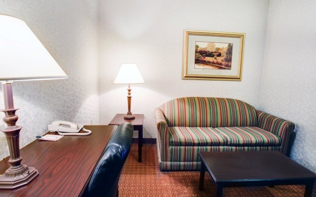 Quality Inn & Suites, Near University