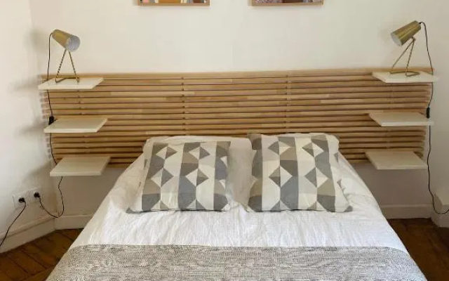 2nd floor Cozy Central Flat with free parking