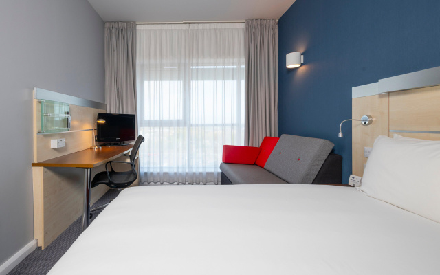 Holiday Inn Express Swindon City Centre by IHG
