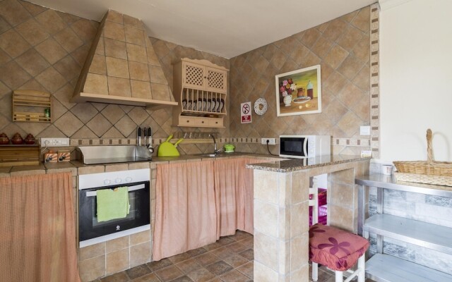 Modern Holiday Home in Garrobillo With Private Swimming Pool