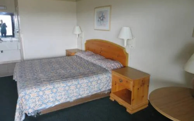 Budgetel Inn & Suites