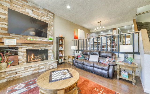 Ruidoso Golf Condo - Patio & Mountain View!