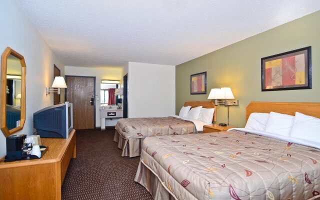 Super 8 by Wyndham Hayward WI