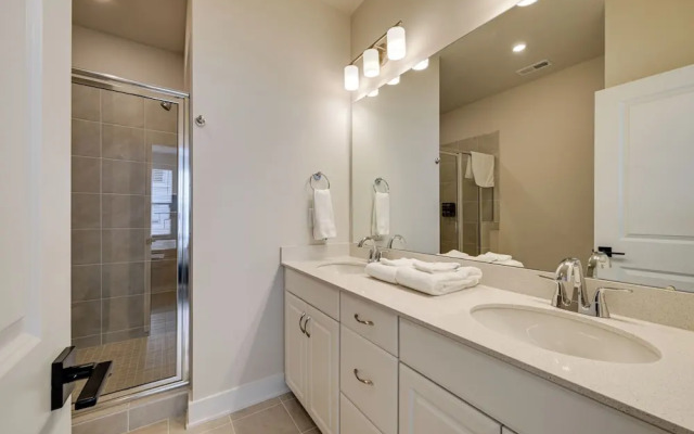 2 Mi to Uptown Charlotte: Family Townhome!
