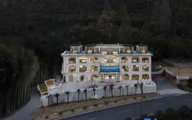 Romantic B&B (Yunshang Grassland Branch)