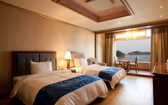 B&Beach Hotel
