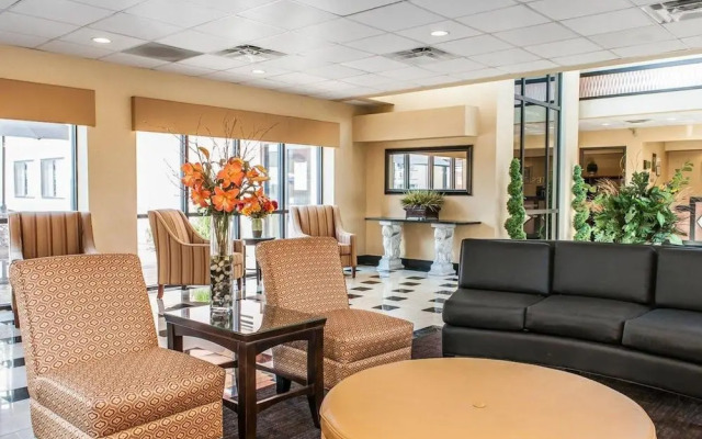 Quality Inn & Suites Mattoon Area