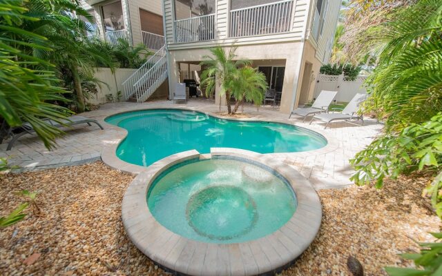 Quiet Palms Apartment 3
